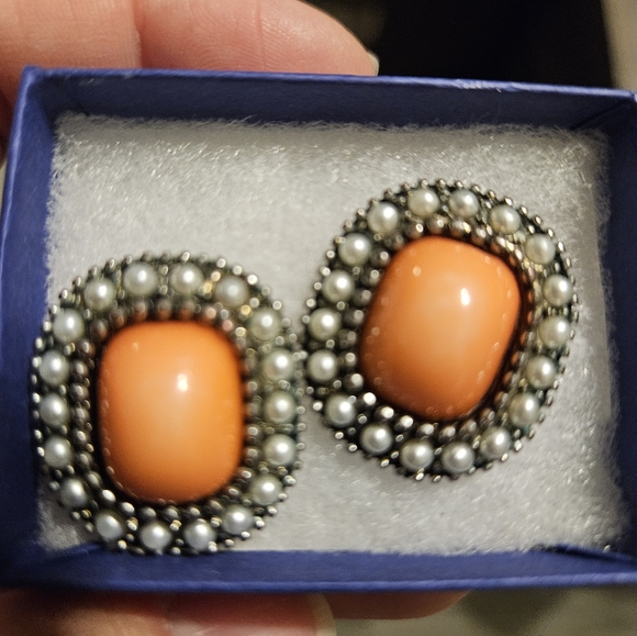 Earrings - Picture 5 of 5